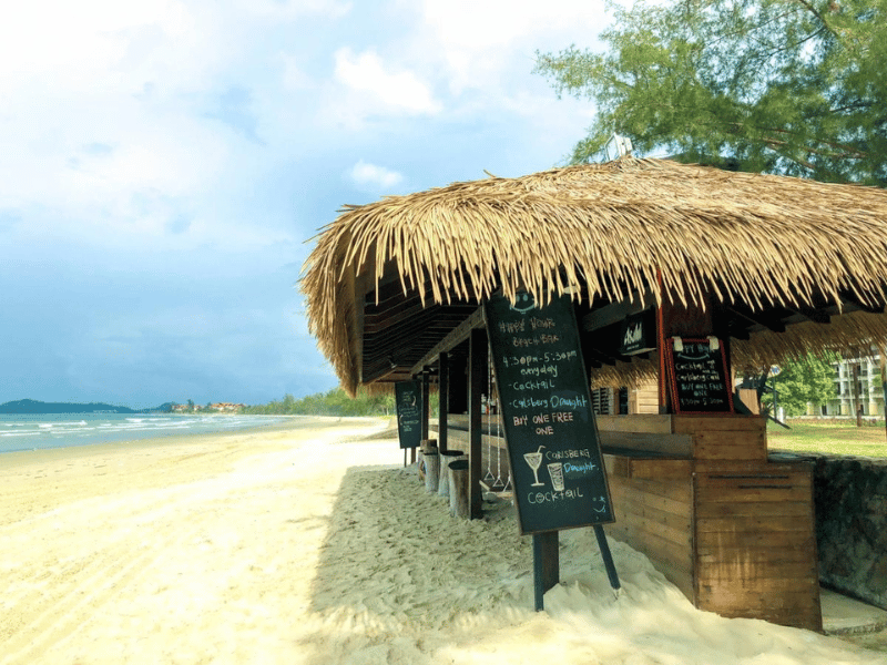 Strand am Hotel in Kota Kinabalu, Borneo