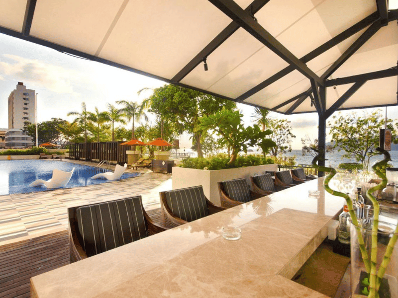 Poolbar im Kota Kinabalu Hotel, Borneo