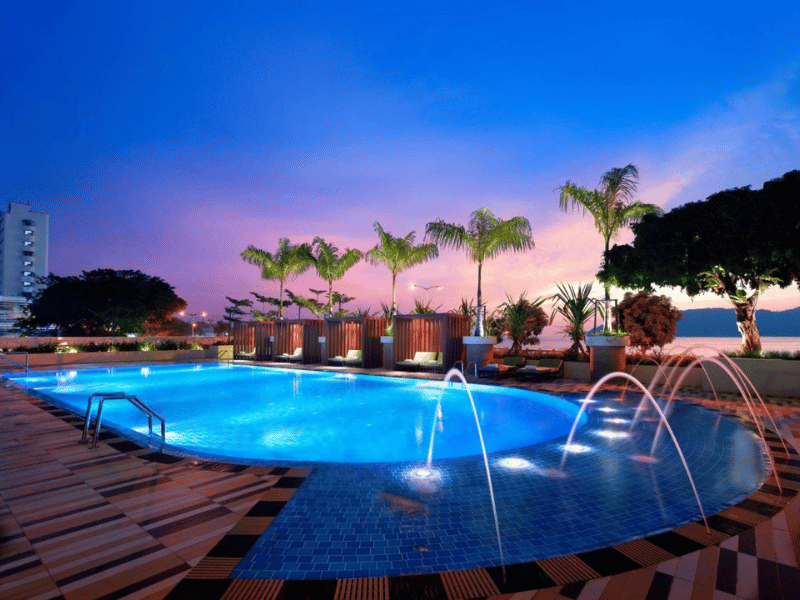 Pool im Kota Kinabalu Hotel, Borneo