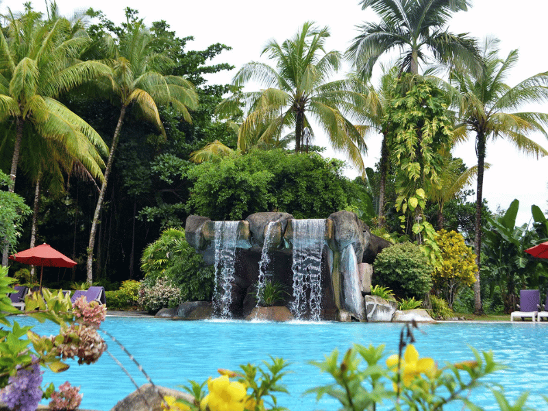 Pool im Strandhotel in Kuching, Borneo