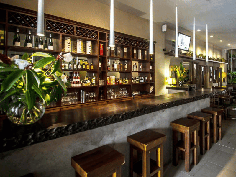 Bar im Hotel in Kuching, Borneo