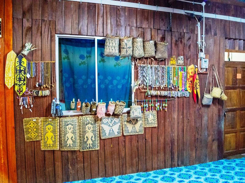 Schmuck und Souvenirs von den Ibans