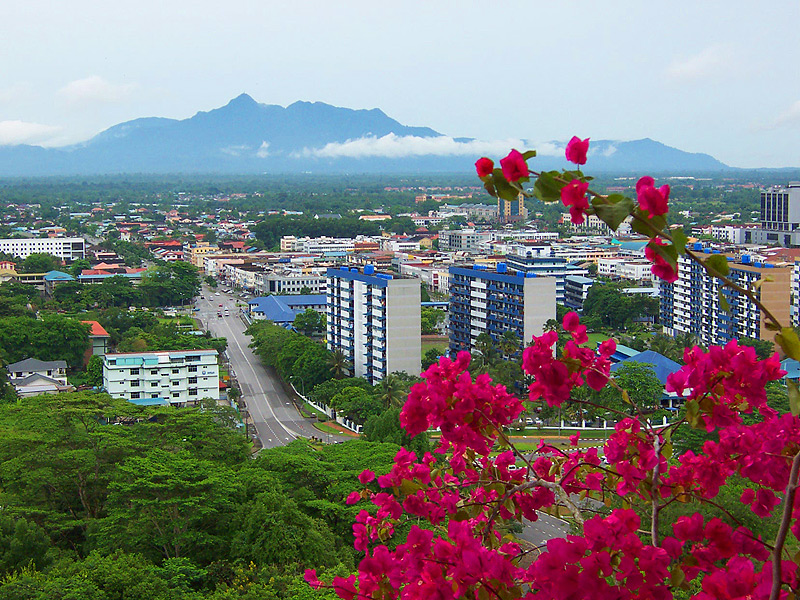 Küste und Stadtbild von Kota Kinabalu, Borneo