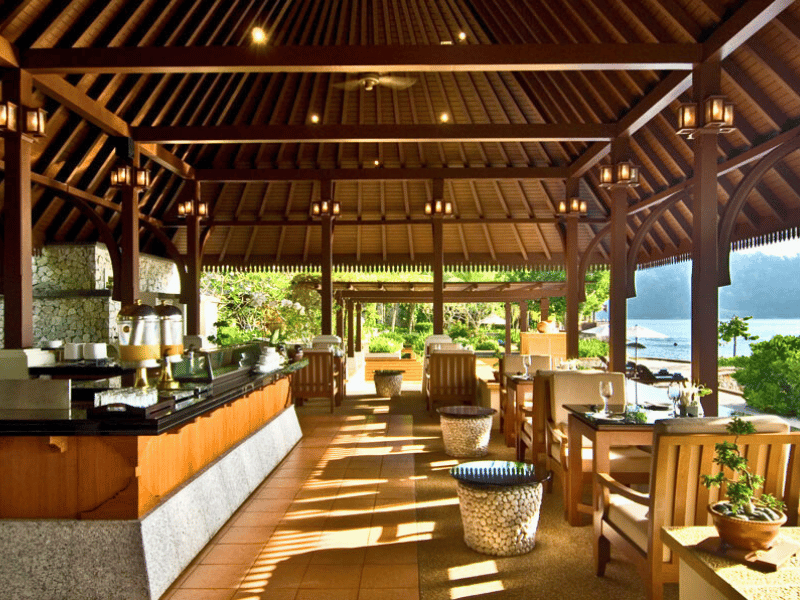 Komfortables Restaurant im Hotel auf Pangkor Laut