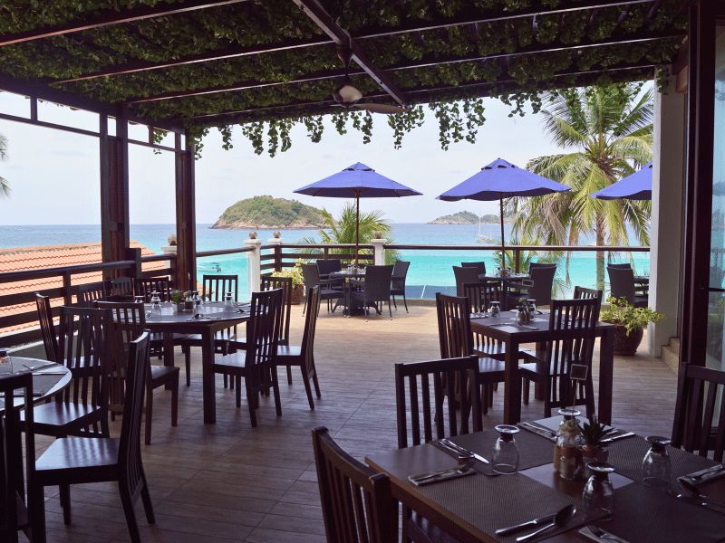 Restaurant auf Pulau Redang mit Meerblick in Malaysia