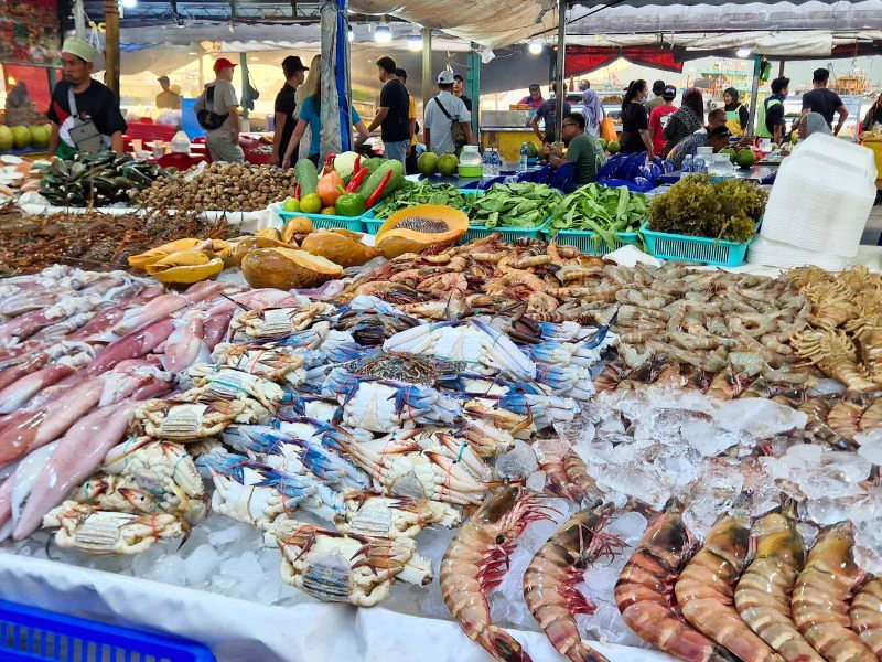 Frischer Fisch auf einem Markt in Malaysia