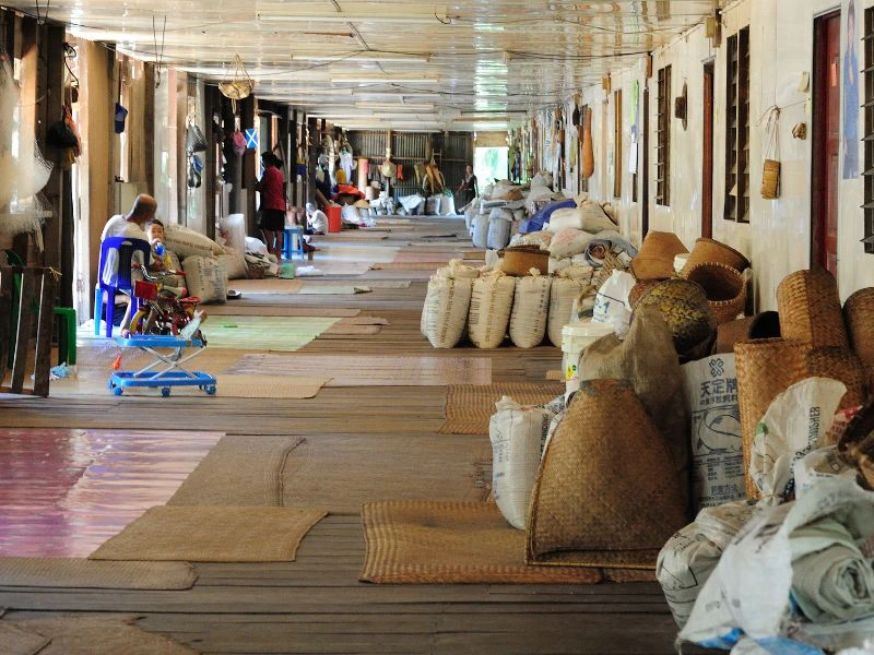 Langhaus von Innen, Borneo