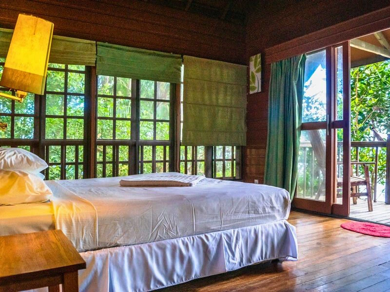 Zimmer in der Baumhaus-Lodge auf Damai, Borneo