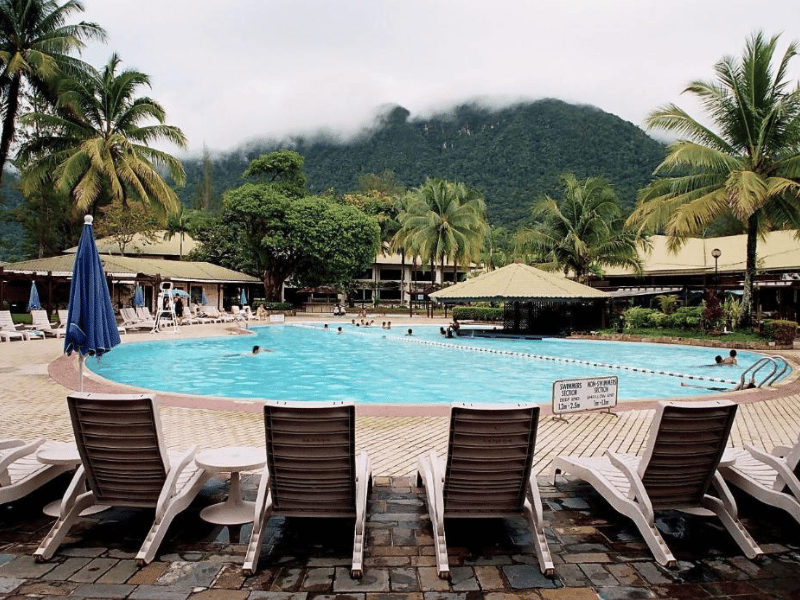 Pool im Strandhotel in Kuching, Borneo