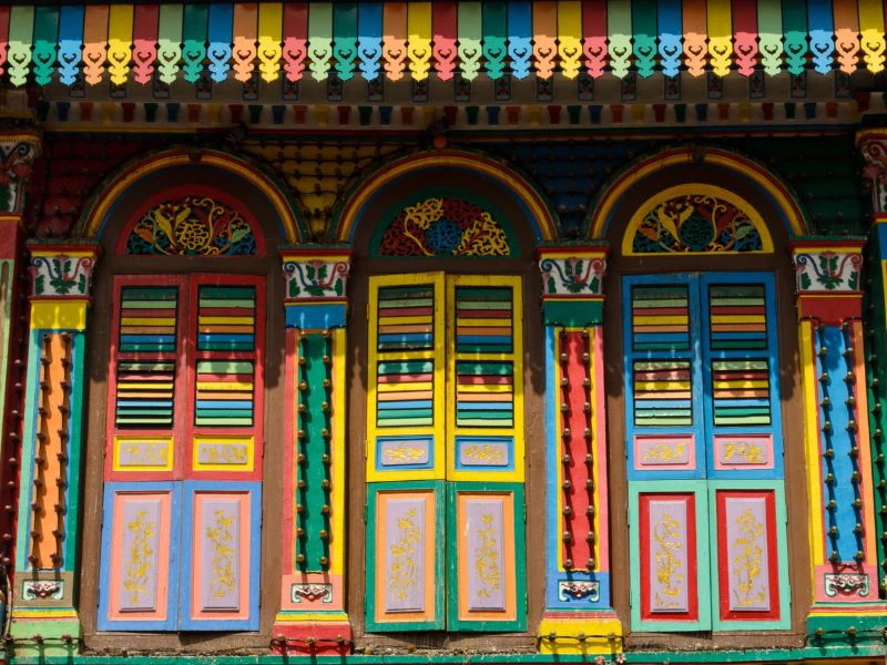 Bunte Türen in Little India in Singapur