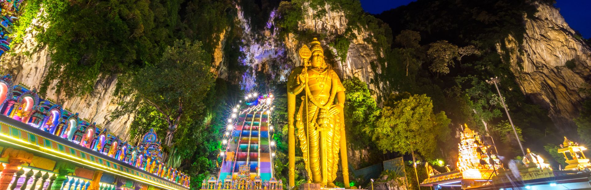 Statue vor den Batu Caves bei Kuala Lumpur