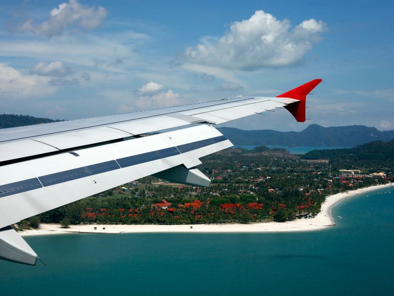 Blick aus dem Flugzeug auf Langkawi, Malaysia