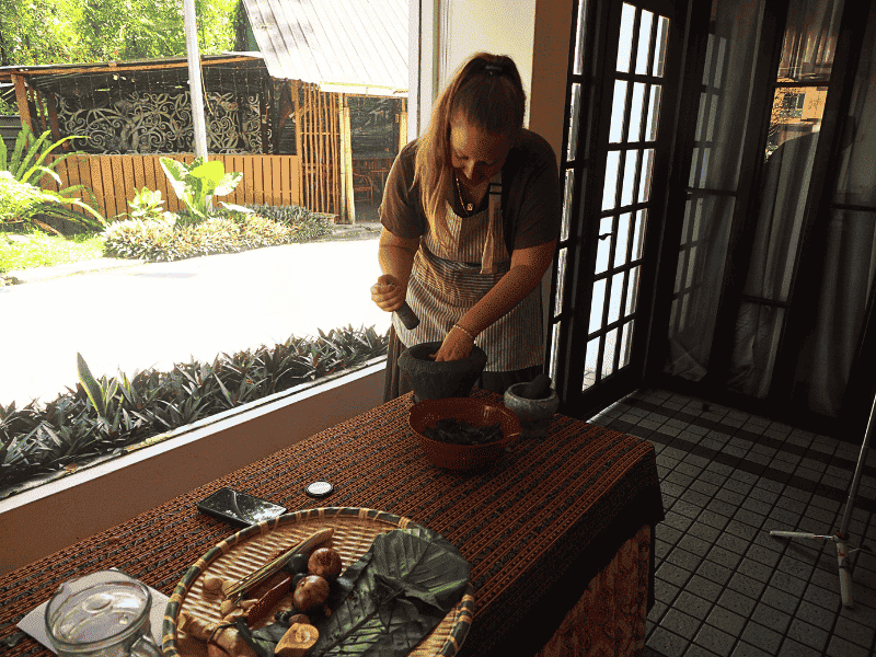 Tourist bei einem Kochkurs in Malaysia