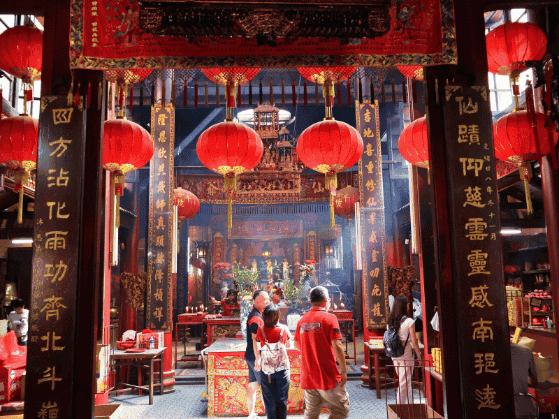 Tempel mit Lampions in China Town in Kuala Lumpur