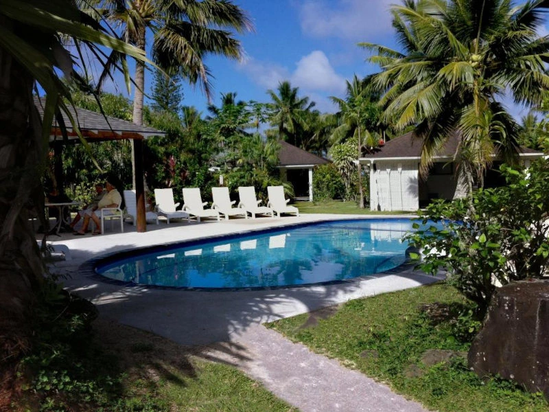 Erfrischender Hotelpool auf Rarotonga, Cook Inseln