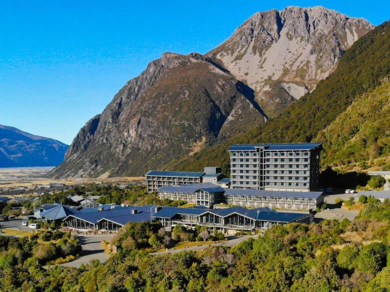 Außenansicht des Hotels am Mount Cook, Neuseeland