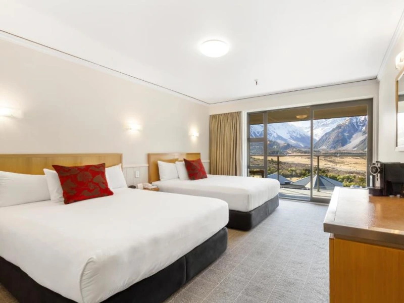 Hotelzimmer mit Balkon am Mount Cook in Neuseeland