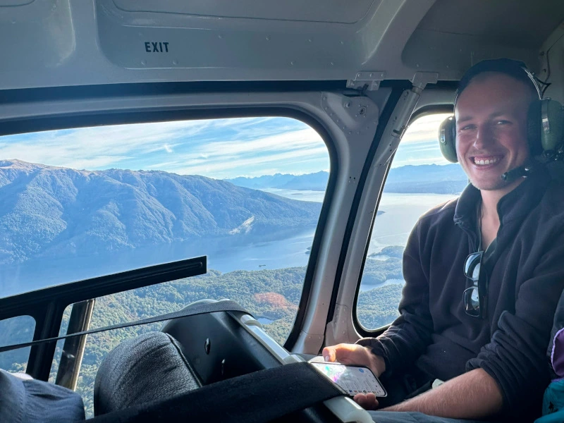 Mann im Helikopter am Keppler Track in Neuseeland