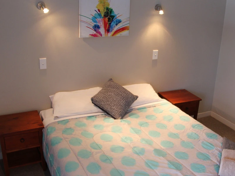 Gemütliches Bett in der Unterkunft in Rotorua, Neuseeland