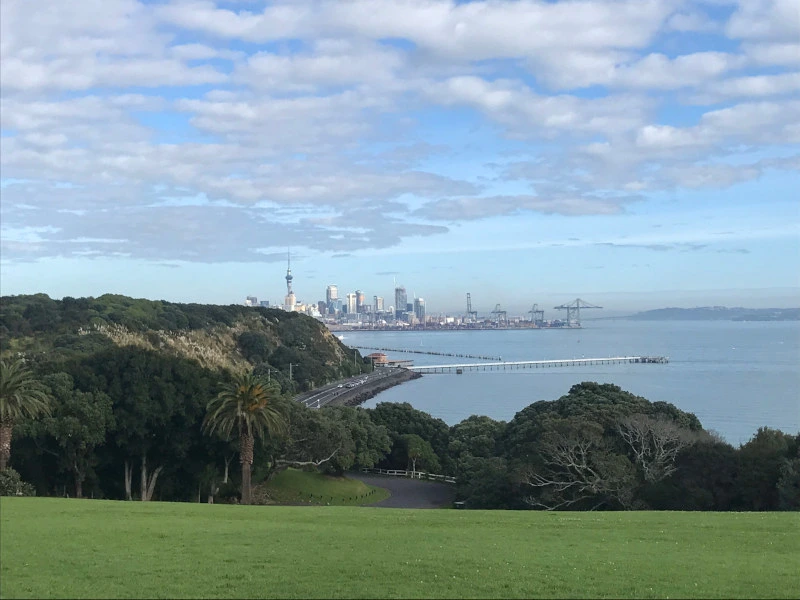 Skyline Aucklands in der Ferne, Neuseeland