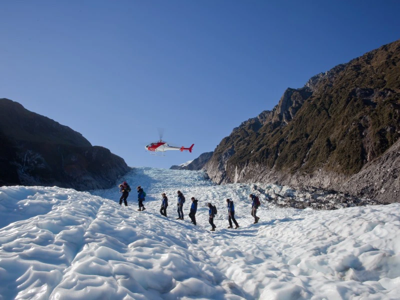 Gruppe bei Heli Hike am Fox Gletscher in Neuseeland.