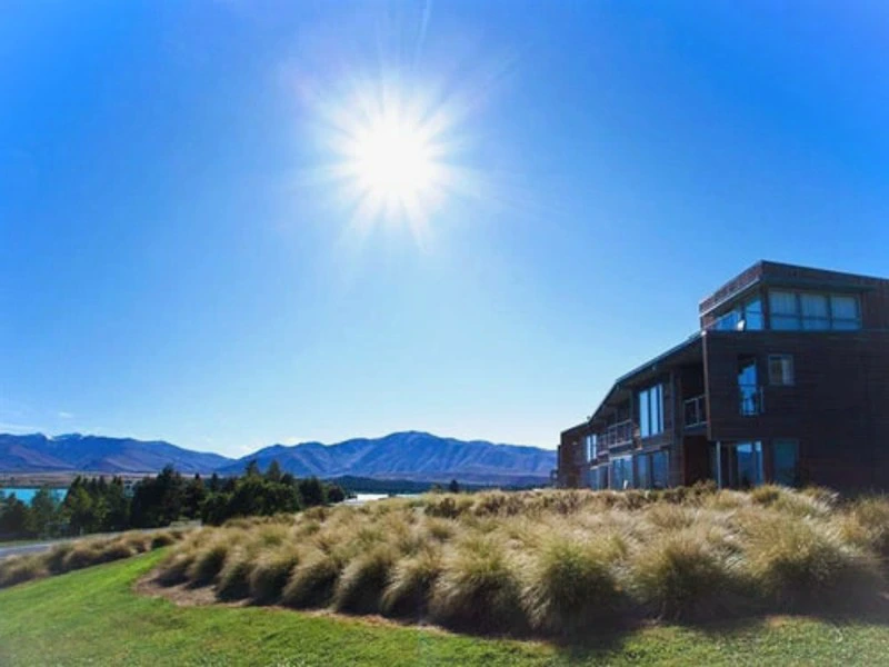 Strahlender Sonnenschein über der Unterkunft am Lake Tekapo