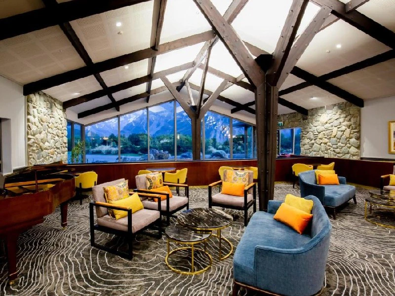 Gemütliche Sitzlounge im Hotel am Mount Cook in Neuseeland