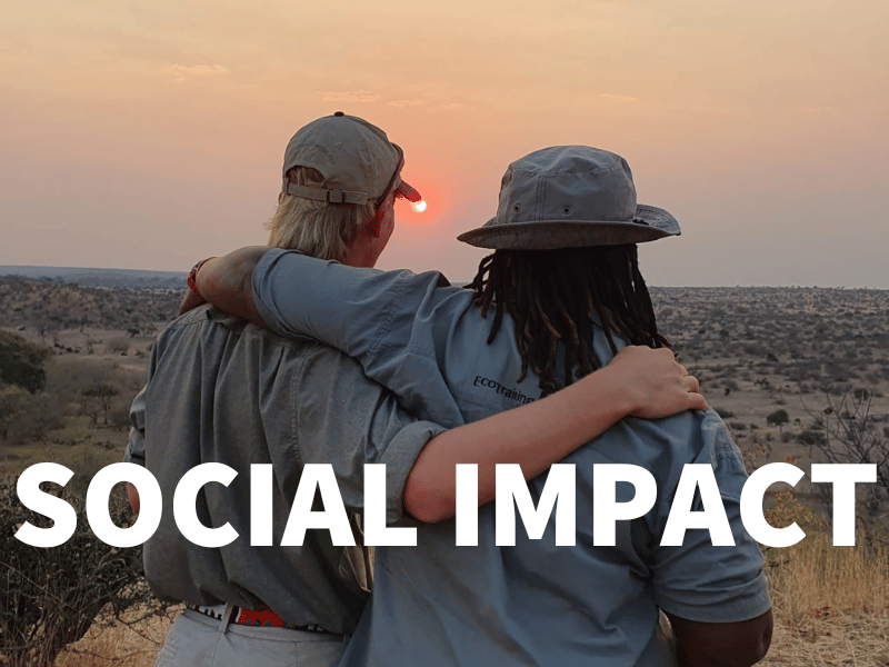 Social Impact bei erlebe, Gast Arm in Arm mit Guide