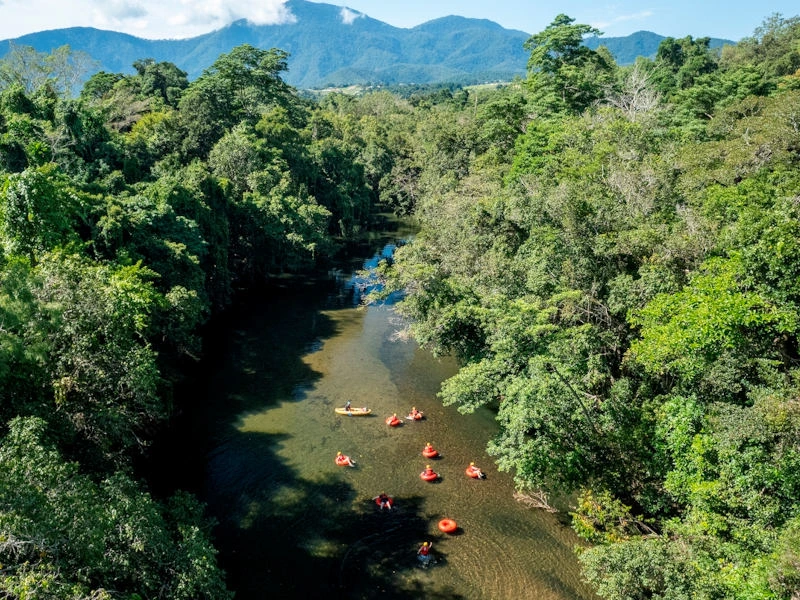 Tubing Ausflug im Regenwald
