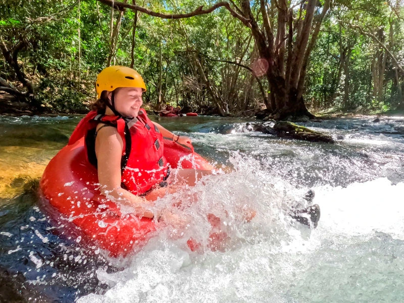 Kleine Stromschnelle beim Tubing
