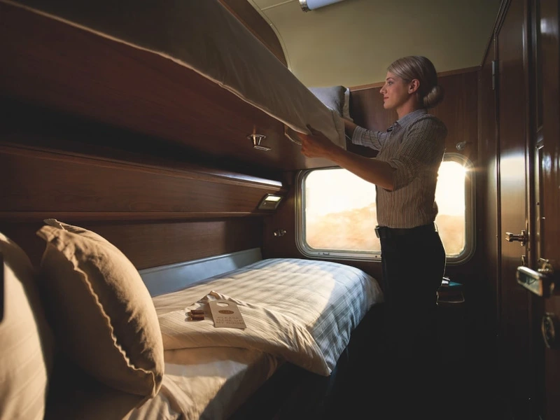 Bett im Schlafabteil im Ghan in Australien