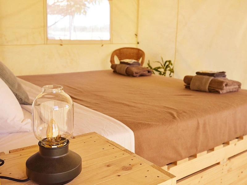 Schlafzimmer im Safari-Zelt in der Mount Hard Wilderness Lodge, Australien