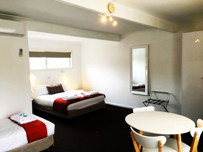 Helles Schlafzimmer in der Unterkunft in Huskisson, Australien