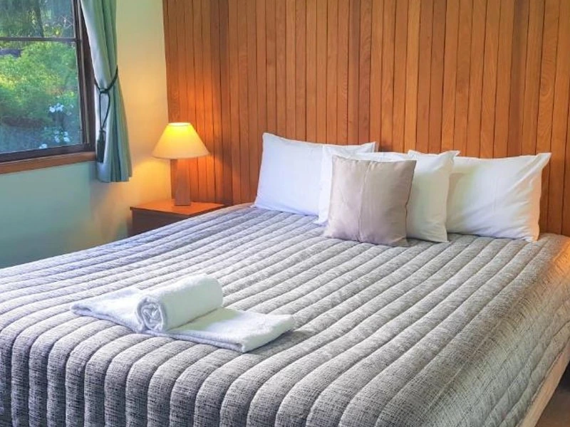 Schlafzimmer in gemütlicher Unterkunft in Eungella, Australien