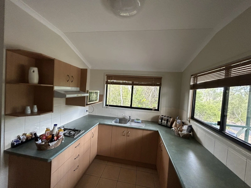 Große Küche im Cottage bei den Capricorn Caves, Australien