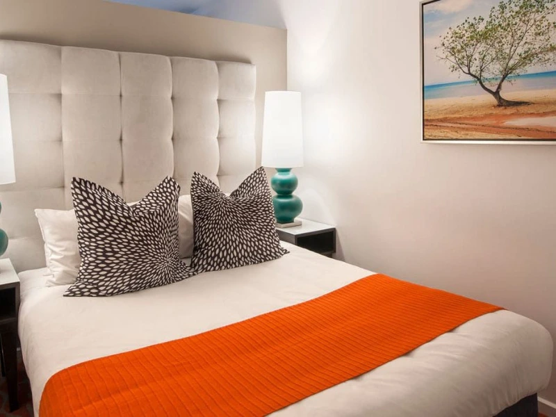 Adelaide Hotel - miller-apartments-1bed-executive-bedroom