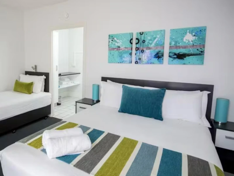 Helles Schlafzimmer im Hotel in Hervey Bay in Australien