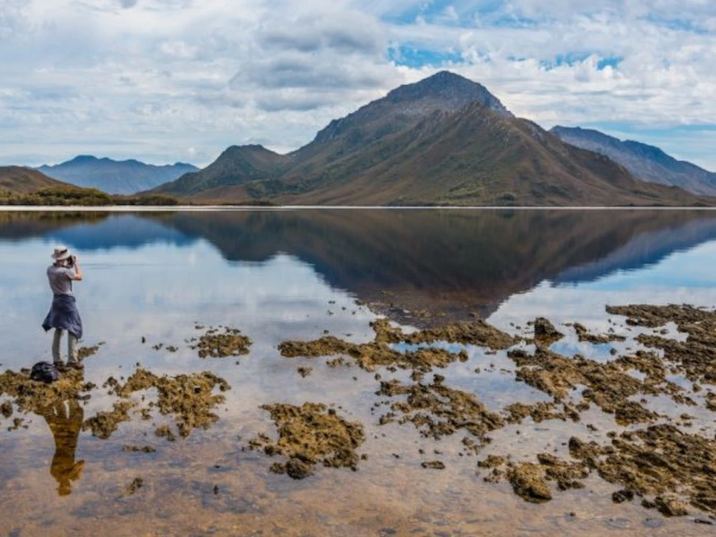 Blick über die Küste im Südwesten Tasmaniens