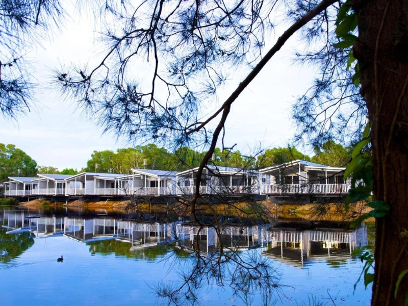Australia Byron Bay Discovery Park Cabin lake