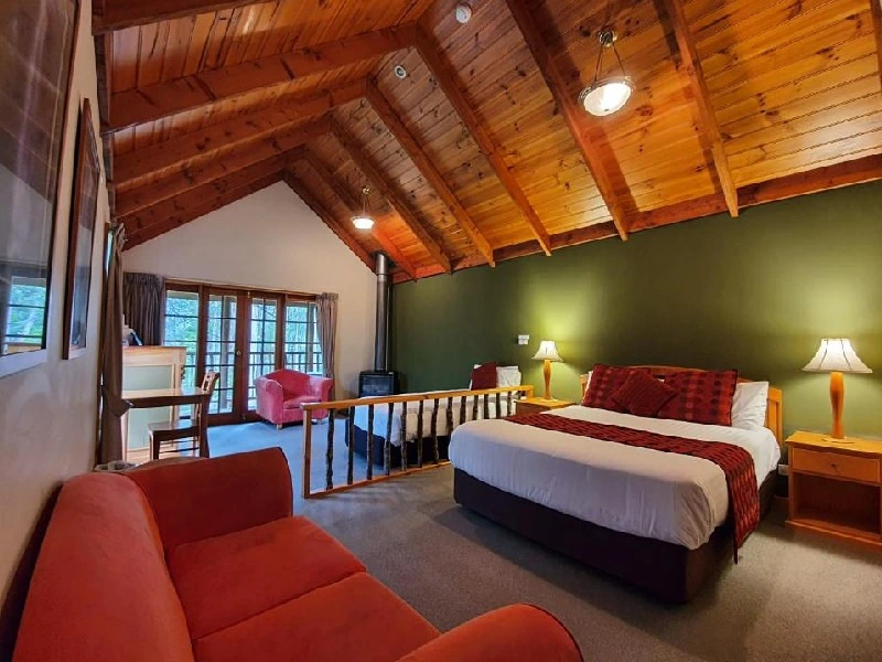 Schlafbereich im Cottage am Cradle Mountain, Tasmanien, Australien