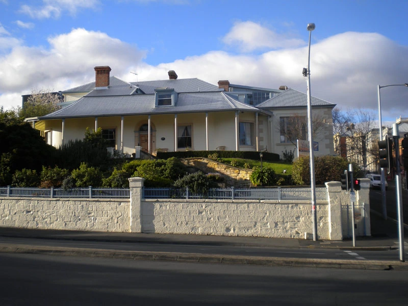 Außenansicht der Lodge in Hobart, Tasmanien, Australien