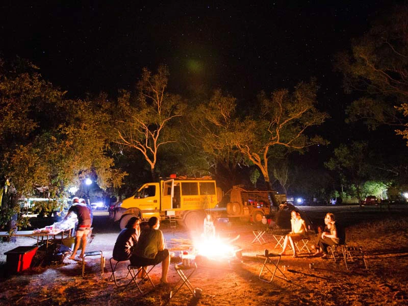 Westaustralien Camping Gruppenreise Lagerfeuer