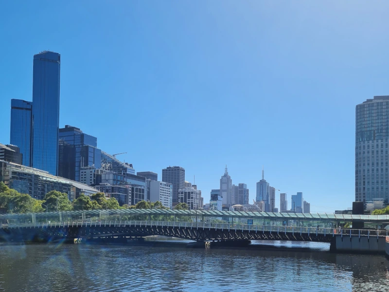 Yarra River mit Melbourne Skyline, Australien