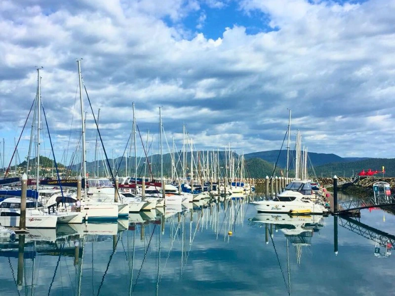 Hafen von Airlie Beach in Australien
