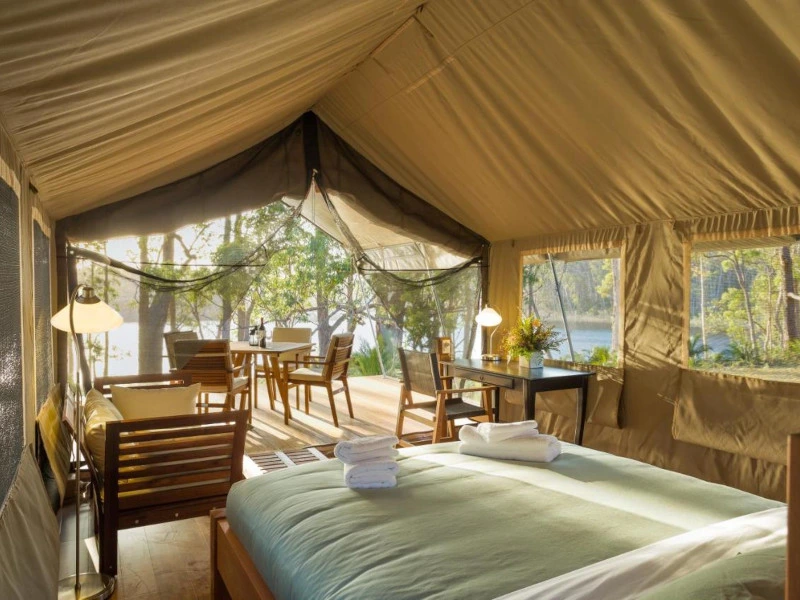 Blick aus dem Zelt im Tanja Lagoon Camp in Australien.