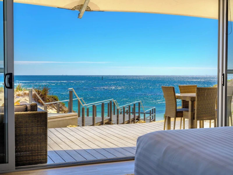 Aussicht auf das Meer aus dem Bett in der Unterkunft auf Rottnest Island in Australien