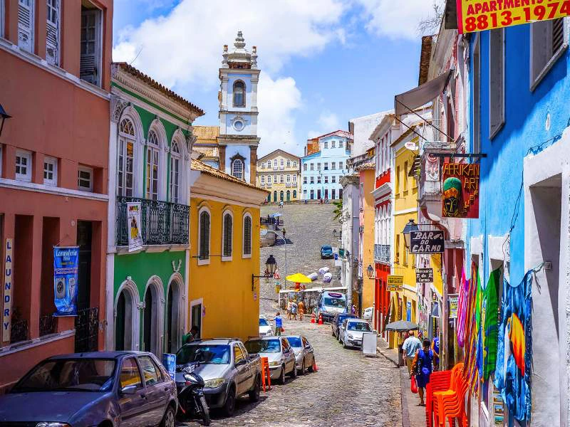 Bunte Strasse in Salvador de Bahia in Brasilien