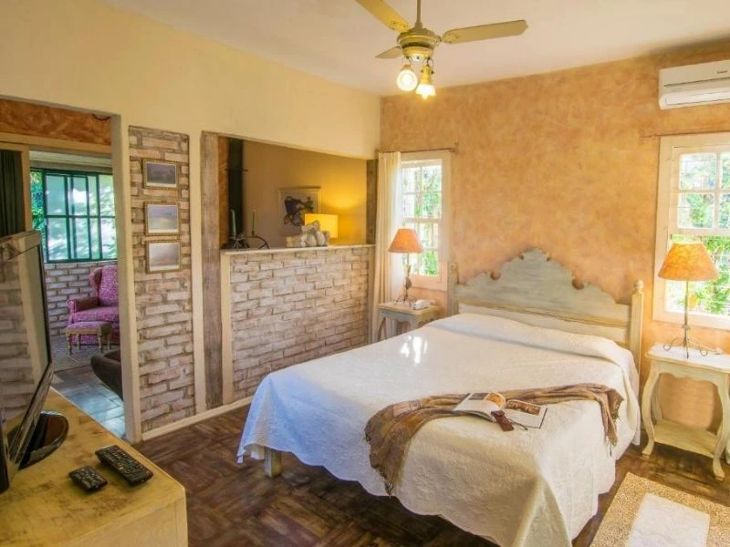 Helles Zimmer im Hotel in Tiradentes in Brasilien