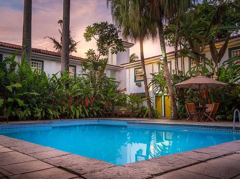 Erfrischender Pool in Paraty, Brasilien