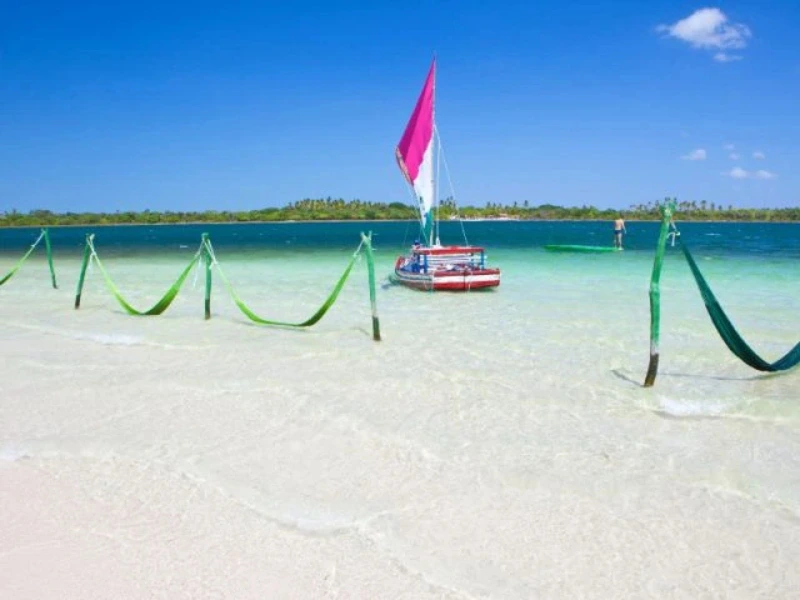 Segelboot in einer Lagune vor Jericoacoara, Brasilien